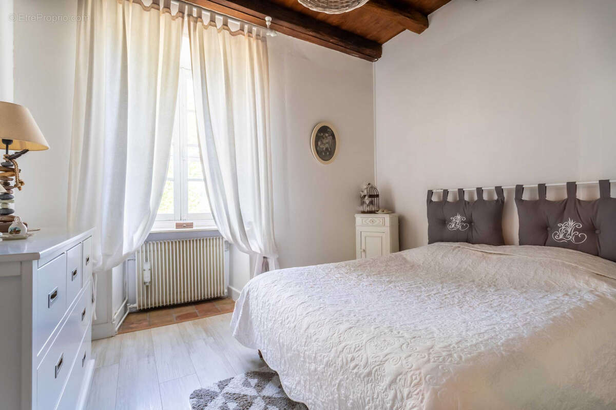 Maison à SAINT-ANTOINE-DE-FICALBA