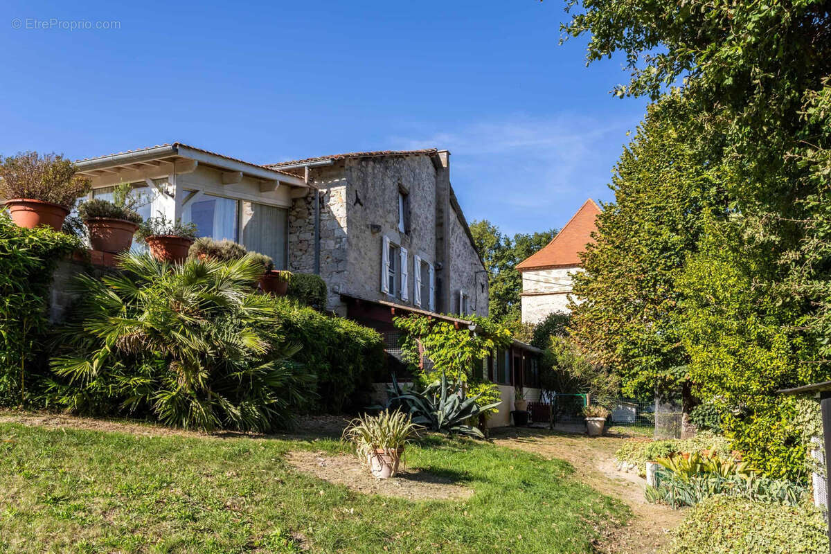 Maison à SAINT-ANTOINE-DE-FICALBA