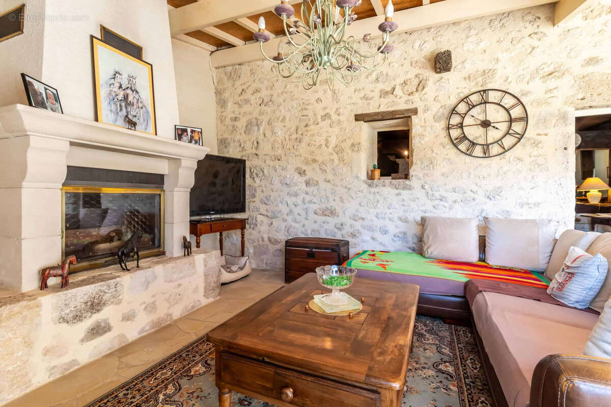 Maison à SAINT-ANTOINE-DE-FICALBA