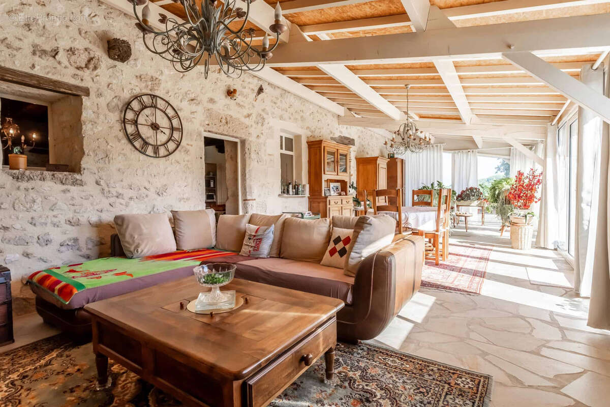 Maison à SAINT-ANTOINE-DE-FICALBA