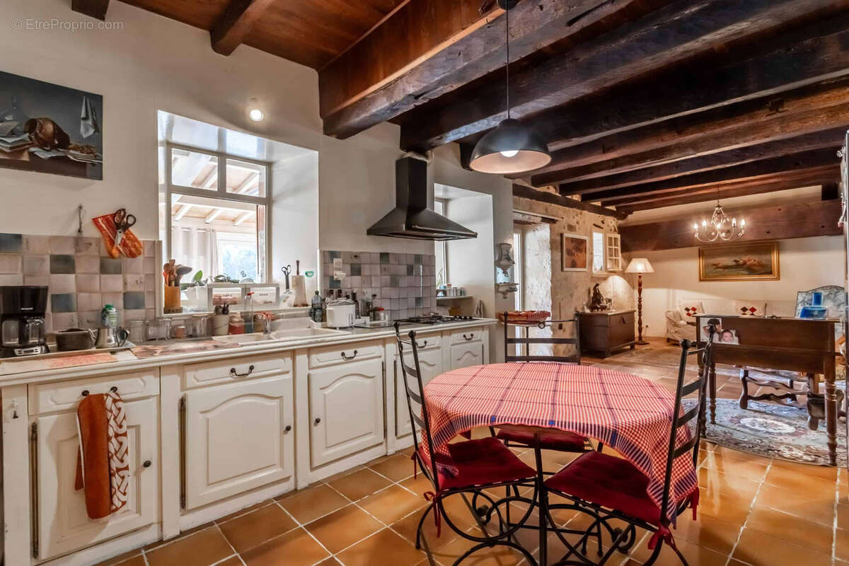 Maison à SAINT-ANTOINE-DE-FICALBA