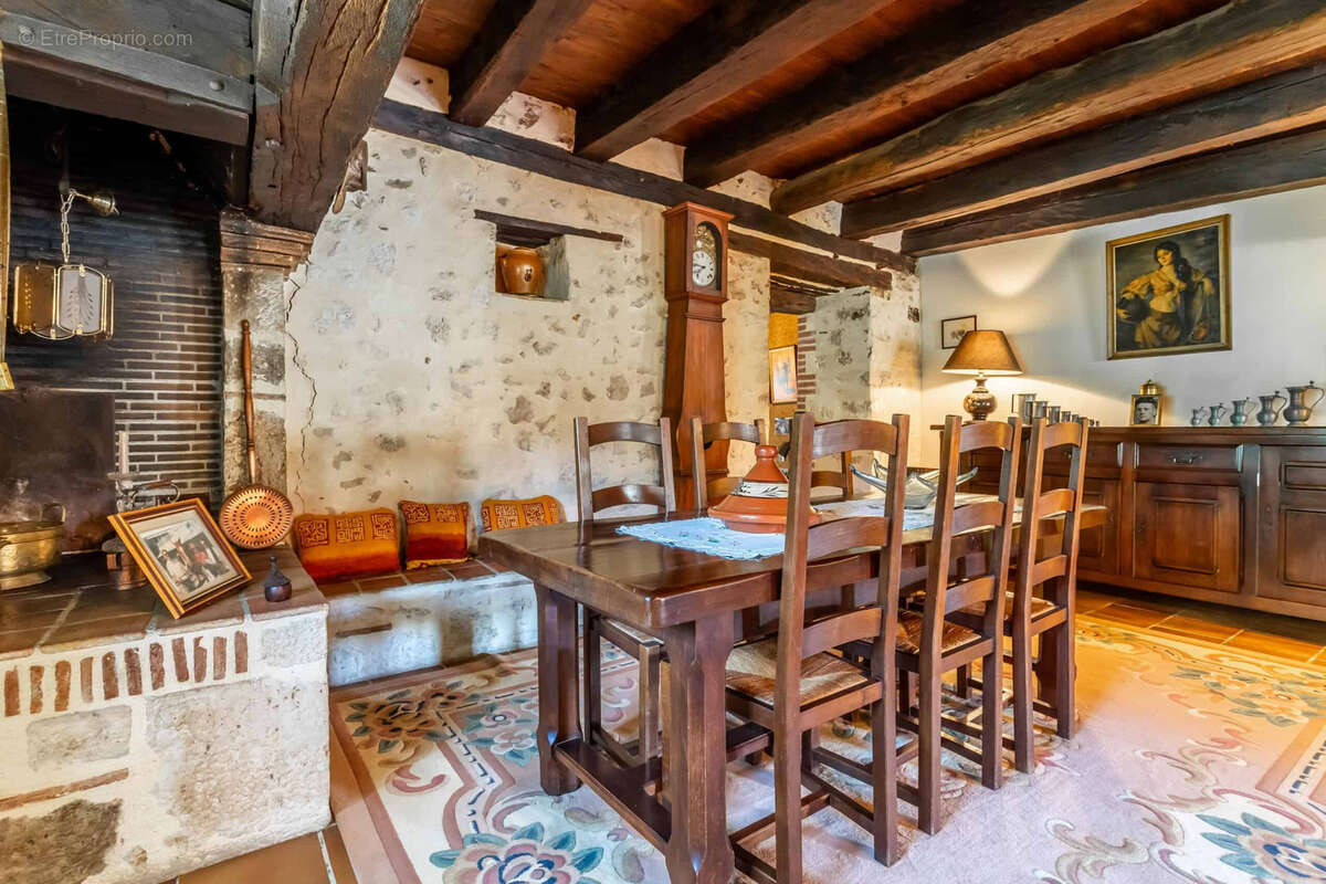 Maison à SAINT-ANTOINE-DE-FICALBA