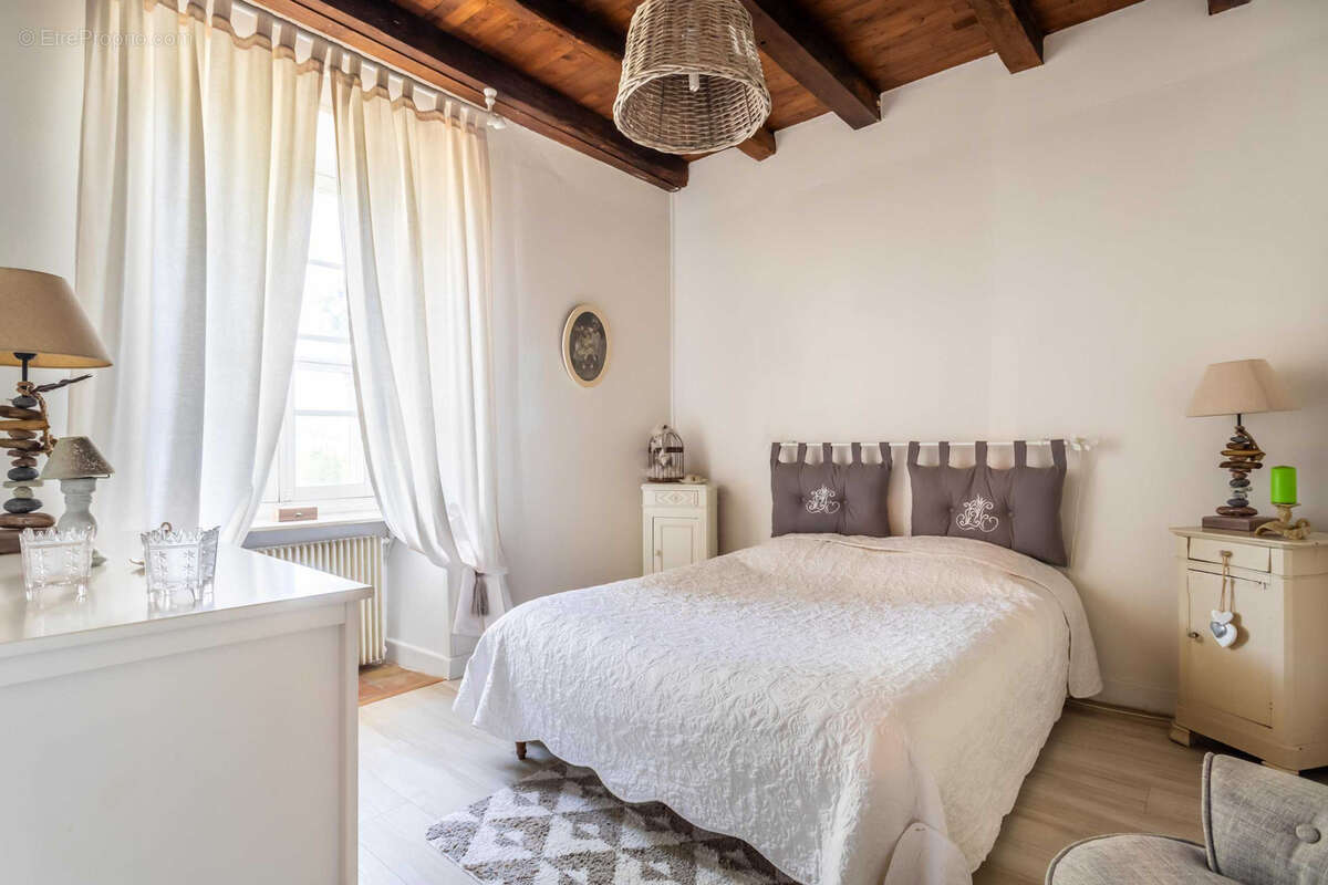 Maison à SAINT-ANTOINE-DE-FICALBA