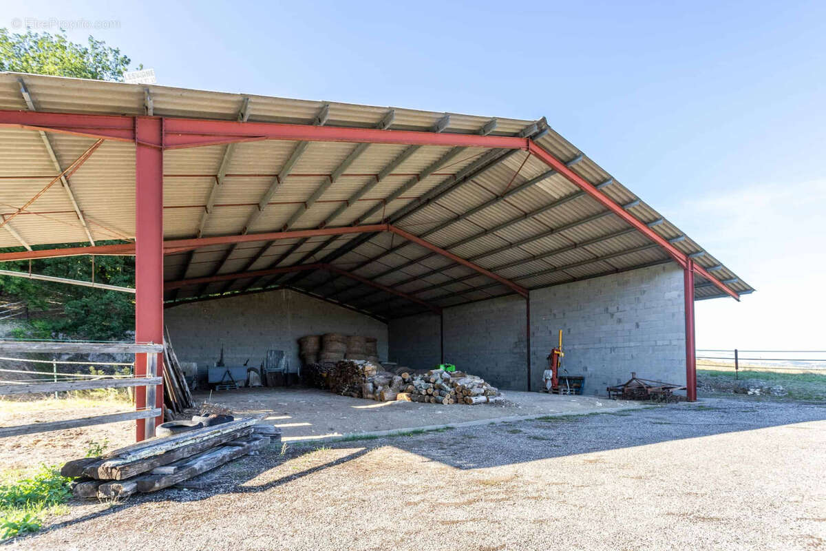 Maison à SAINT-ANTOINE-DE-FICALBA