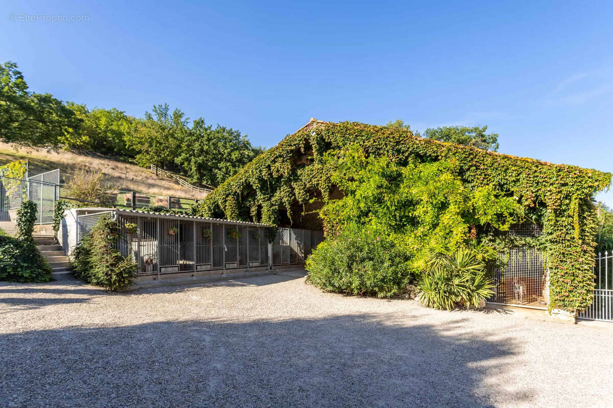 Maison à SAINT-ANTOINE-DE-FICALBA