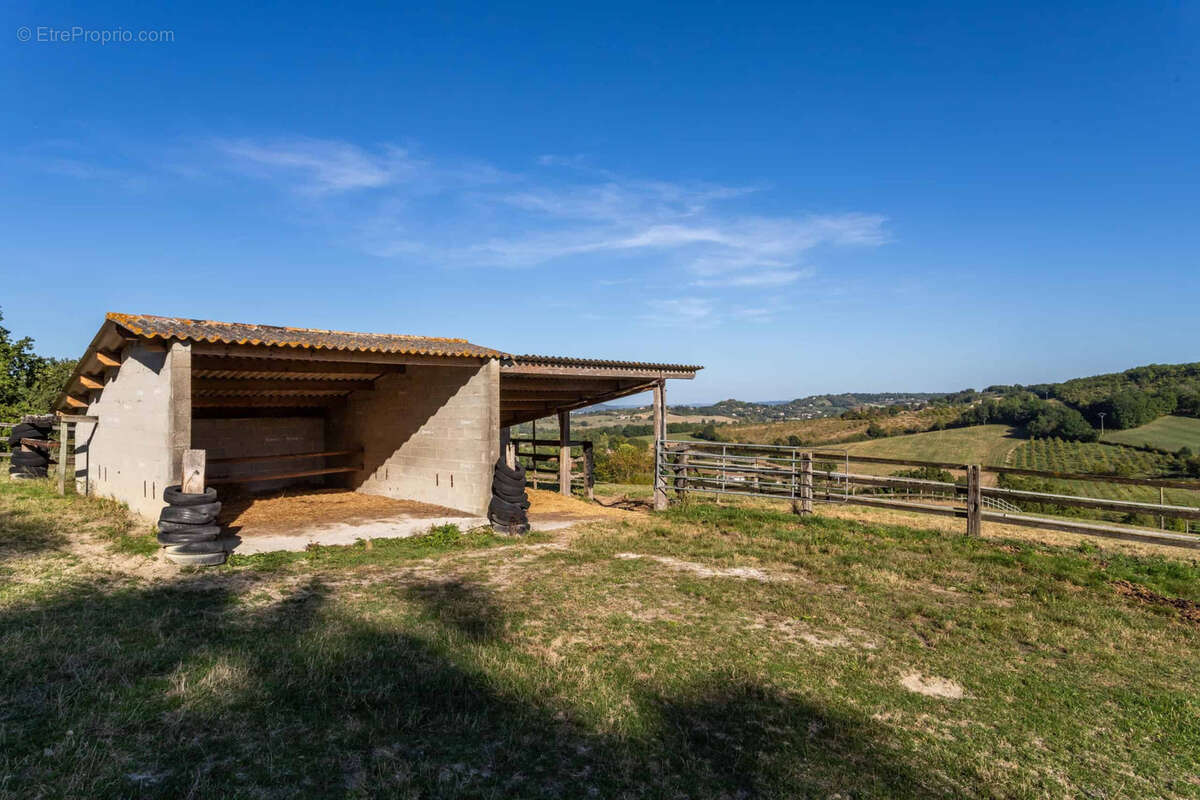 Maison à SAINT-ANTOINE-DE-FICALBA