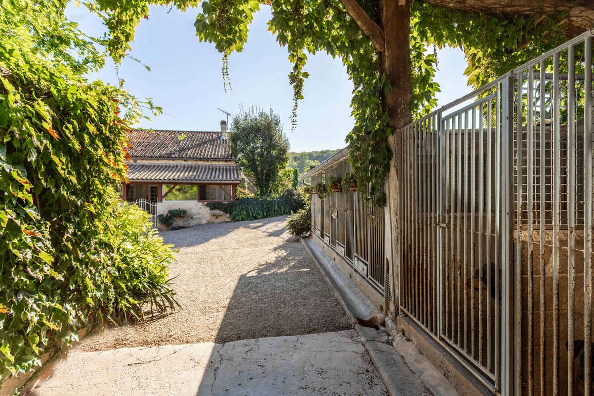 Maison à SAINT-ANTOINE-DE-FICALBA