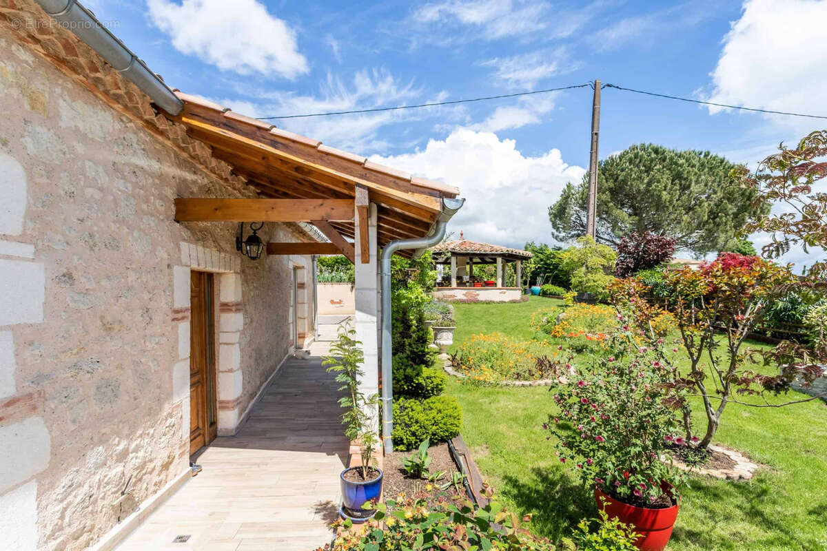 Maison à CASTELSAGRAT