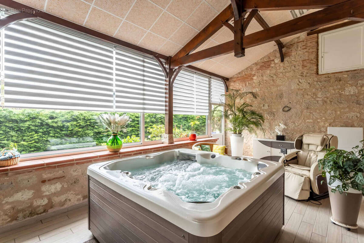 Maison à CASTELSAGRAT