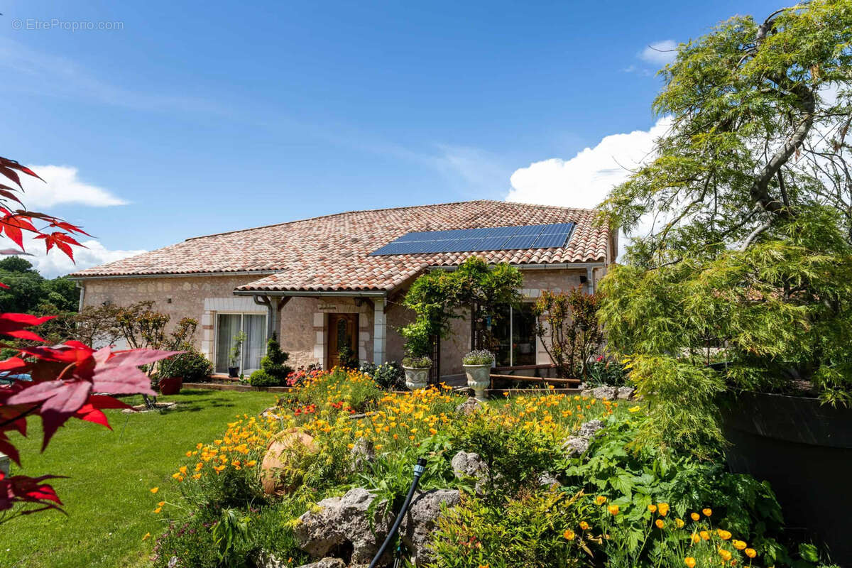 Maison à CASTELSAGRAT