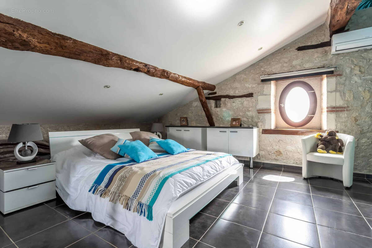 Maison à CASTELSAGRAT