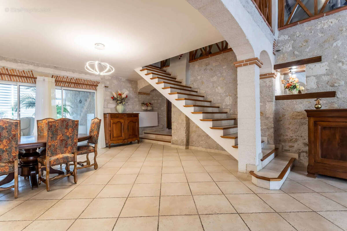 Maison à CASTELSAGRAT