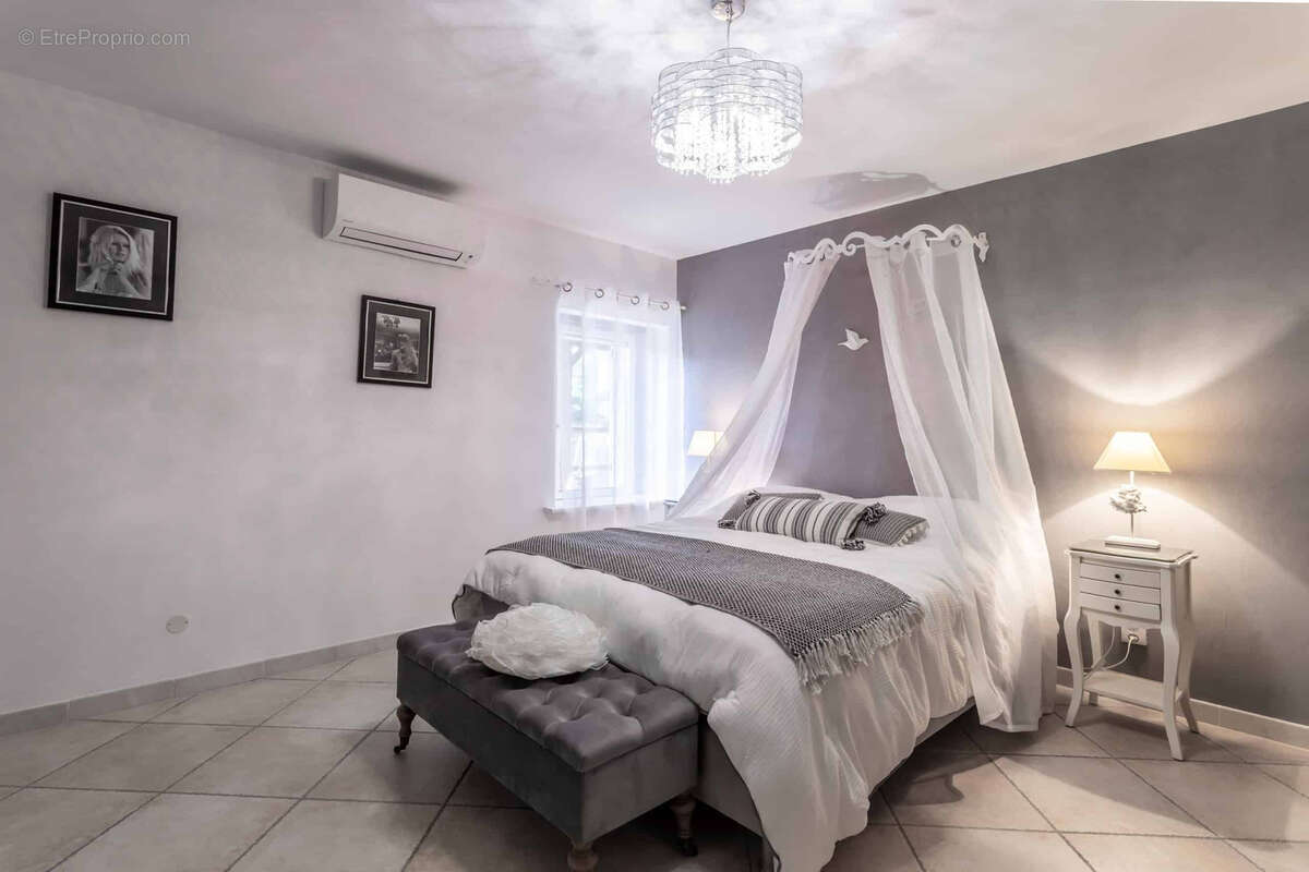 Maison à CASTELSAGRAT