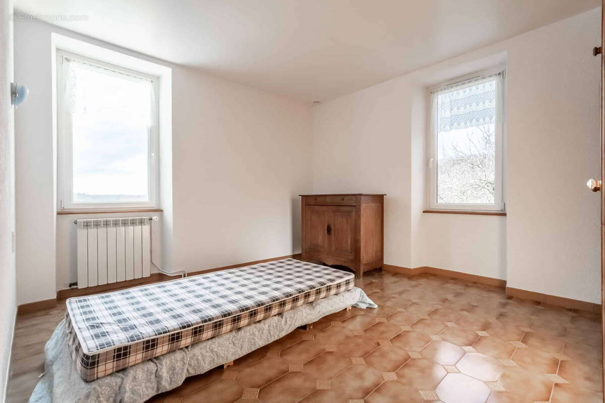 Maison à MONTAIGU-DE-QUERCY