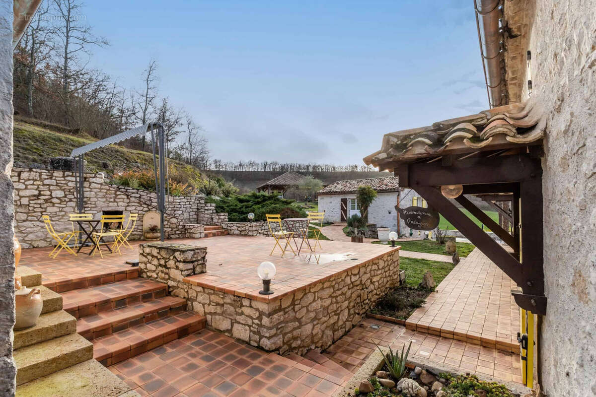 Maison à MONTAIGU-DE-QUERCY