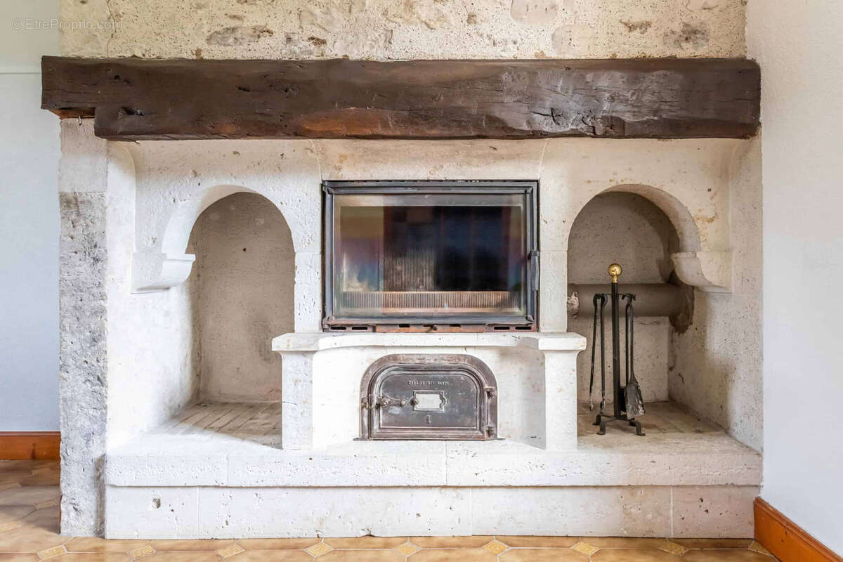 Maison à MONTAIGU-DE-QUERCY