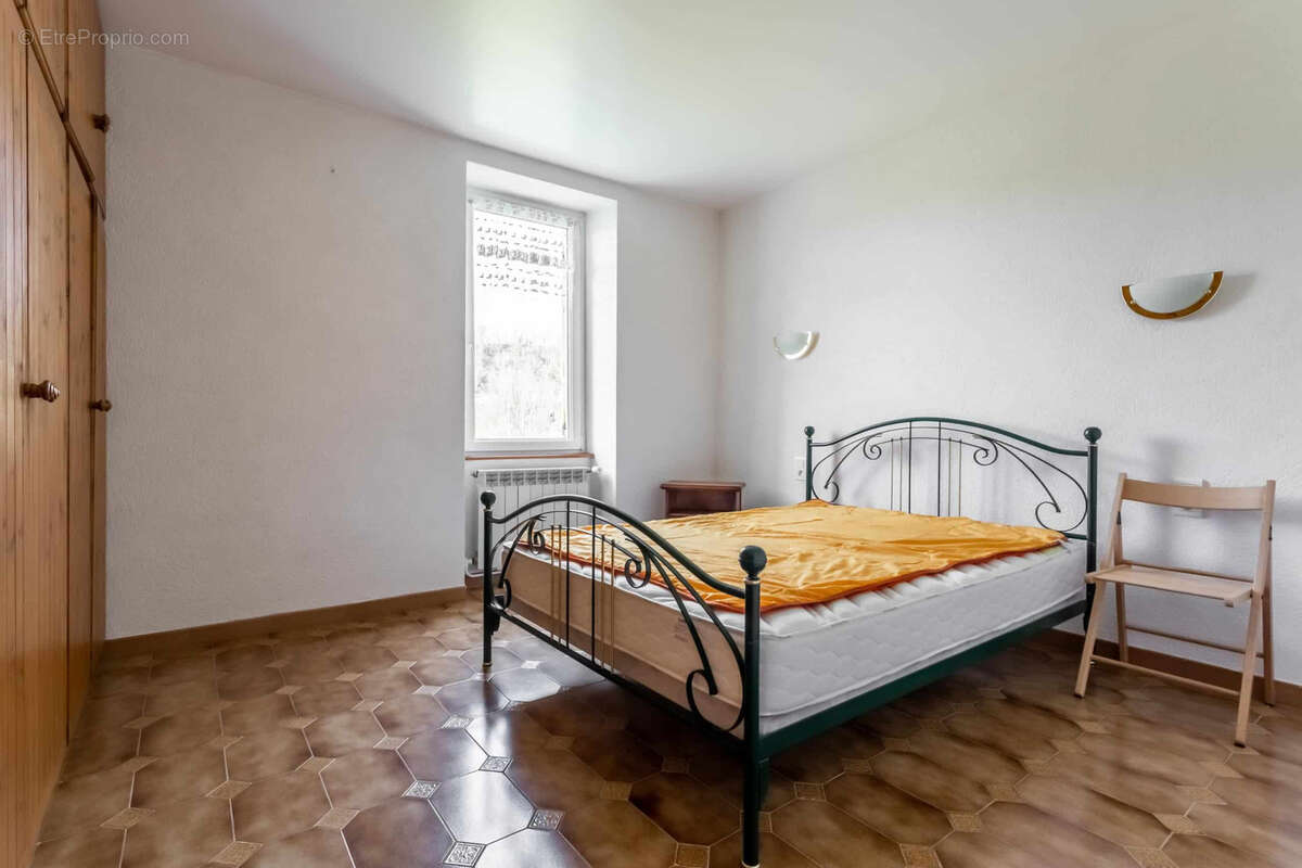 Maison à MONTAIGU-DE-QUERCY