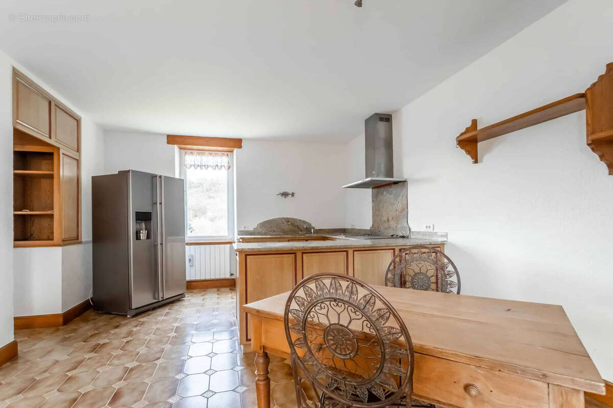 Maison à MONTAIGU-DE-QUERCY