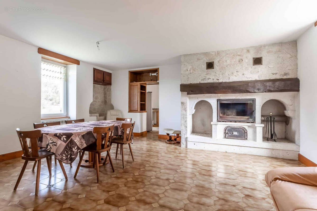 Maison à MONTAIGU-DE-QUERCY