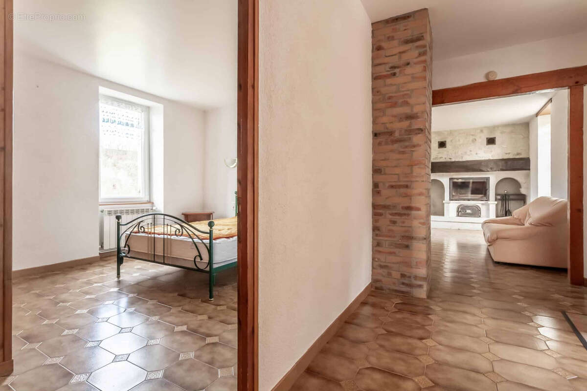 Maison à MONTAIGU-DE-QUERCY