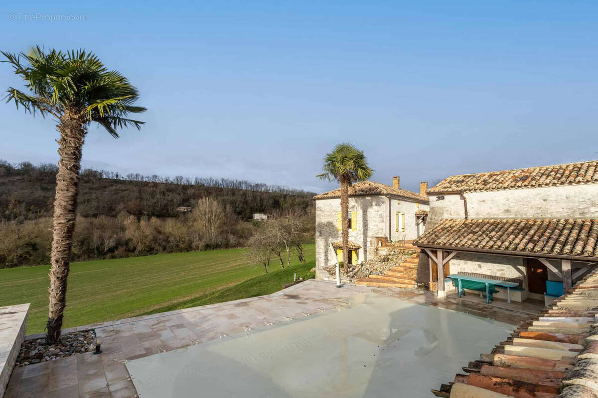 Maison à MONTAIGU-DE-QUERCY