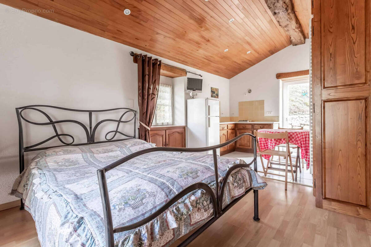 Maison à MONTAIGU-DE-QUERCY