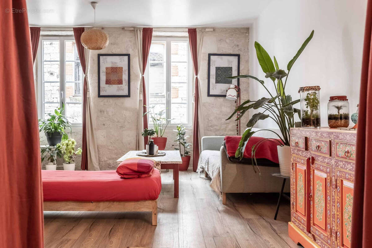 Maison à MONTAIGU-DE-QUERCY