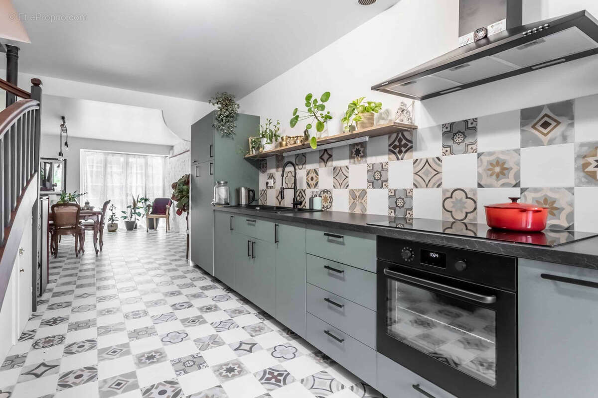 Maison à MONTAIGU-DE-QUERCY