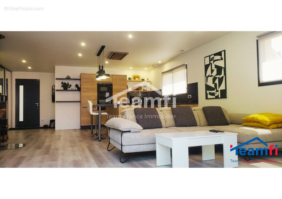 Maison à SAINT-JUST-MALMONT