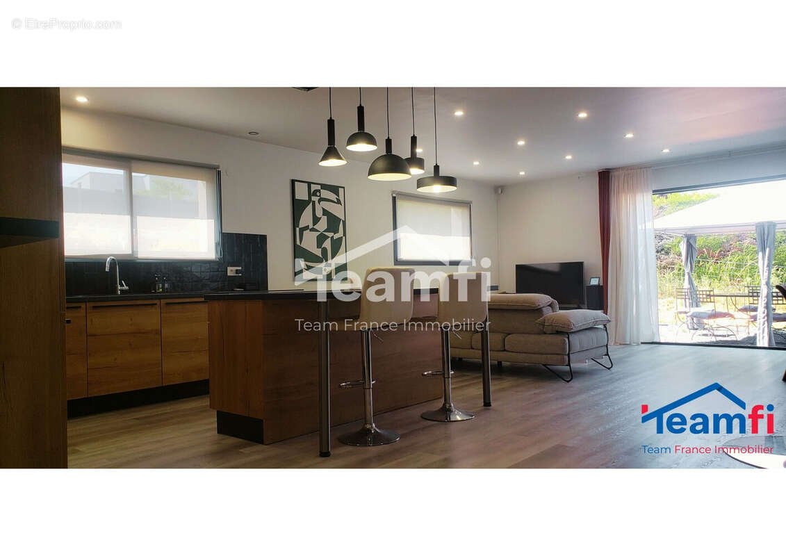 Maison à SAINT-JUST-MALMONT