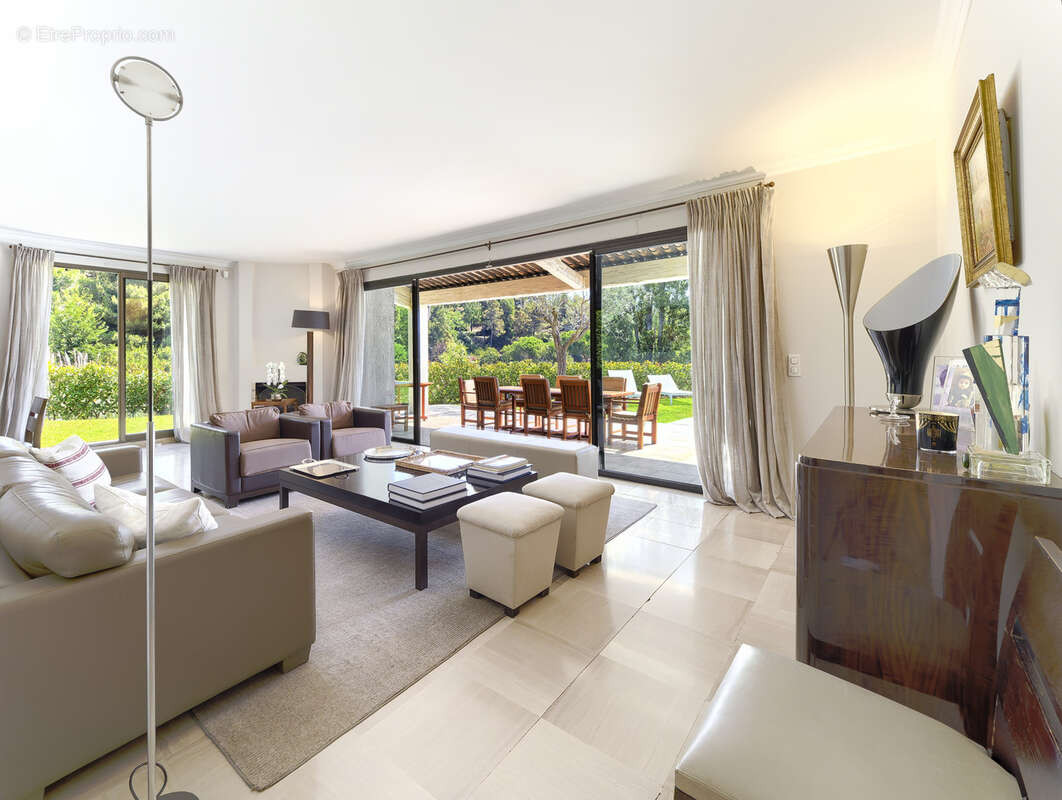 Maison à VILLENEUVE-LOUBET