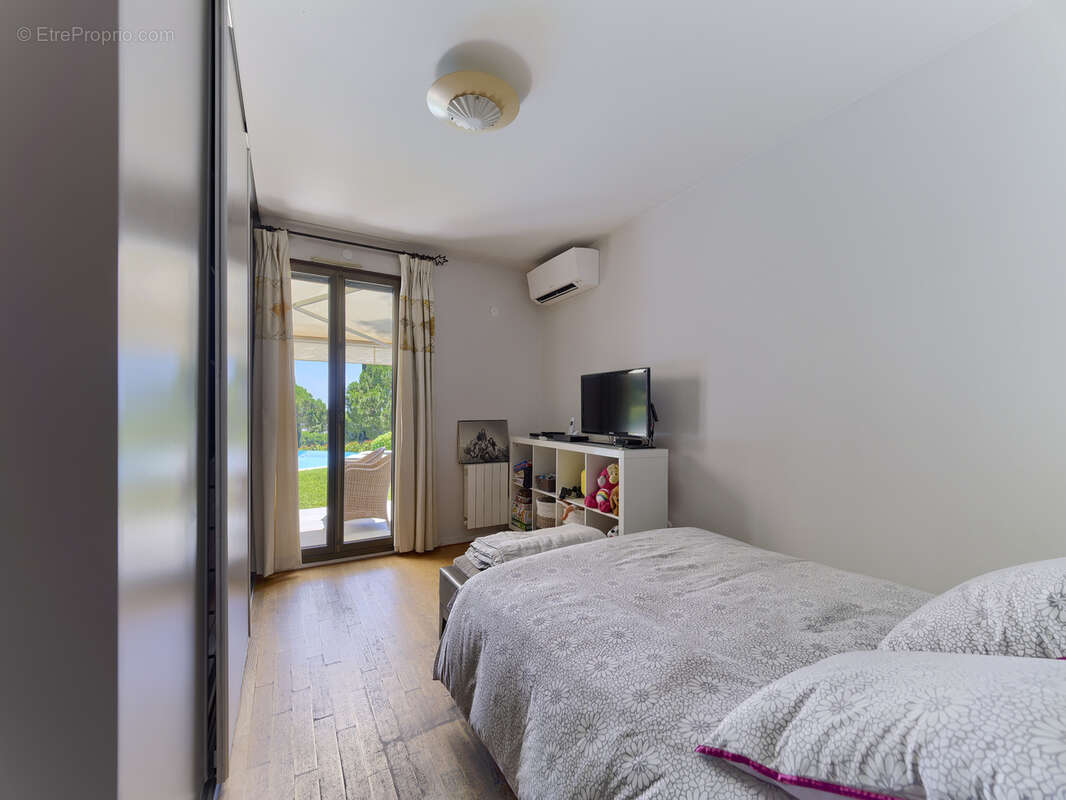 Maison à VILLENEUVE-LOUBET