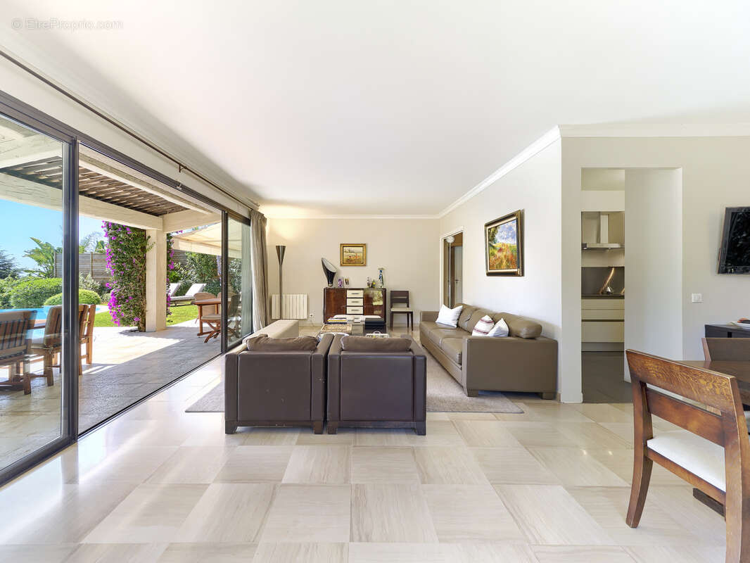 Maison à VILLENEUVE-LOUBET