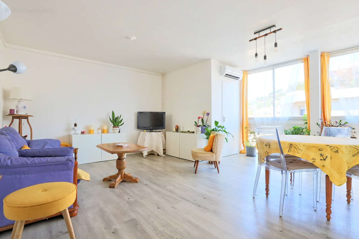 Appartement à HYERES