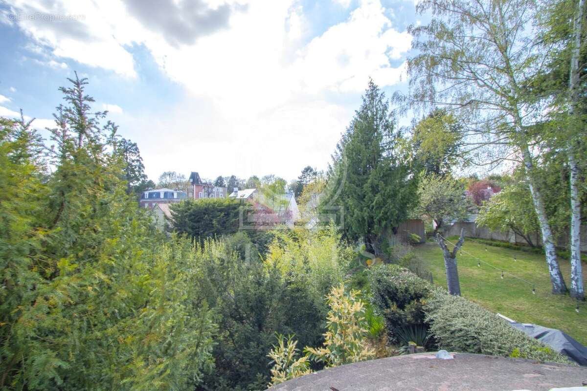 Terrain à VAUCRESSON