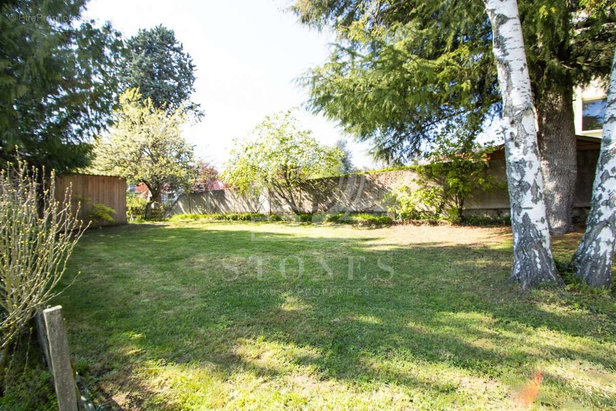 Terrain à VAUCRESSON