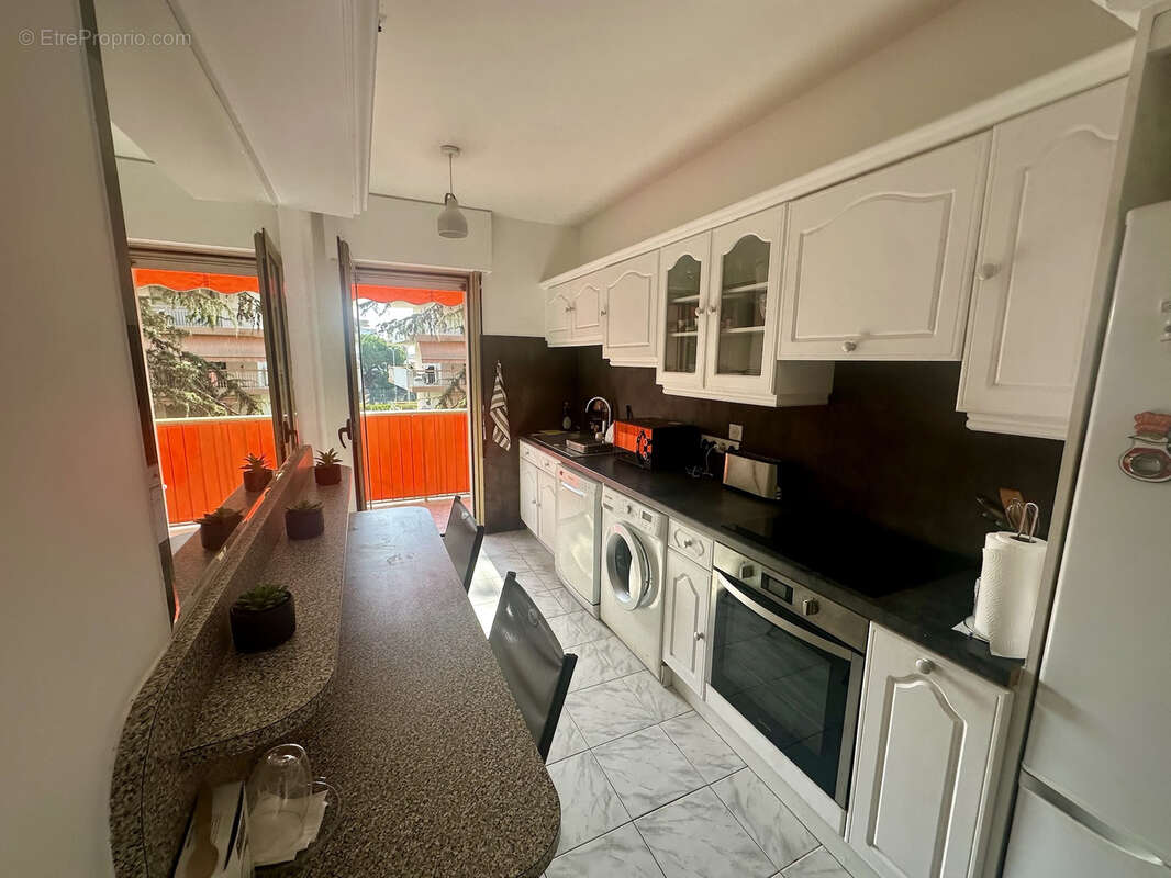 Appartement à SAINT-LAURENT-DU-VAR