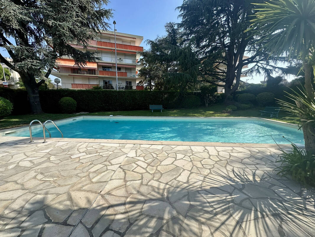 Appartement à SAINT-LAURENT-DU-VAR