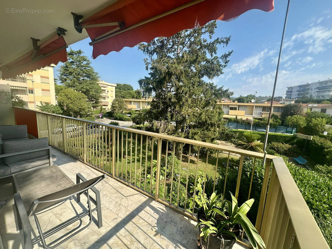 Appartement à SAINT-LAURENT-DU-VAR