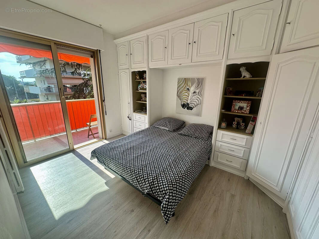 Appartement à SAINT-LAURENT-DU-VAR