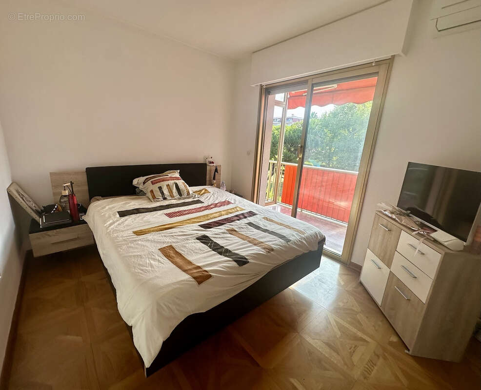 Appartement à SAINT-LAURENT-DU-VAR