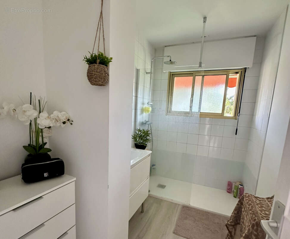 Appartement à SAINT-LAURENT-DU-VAR