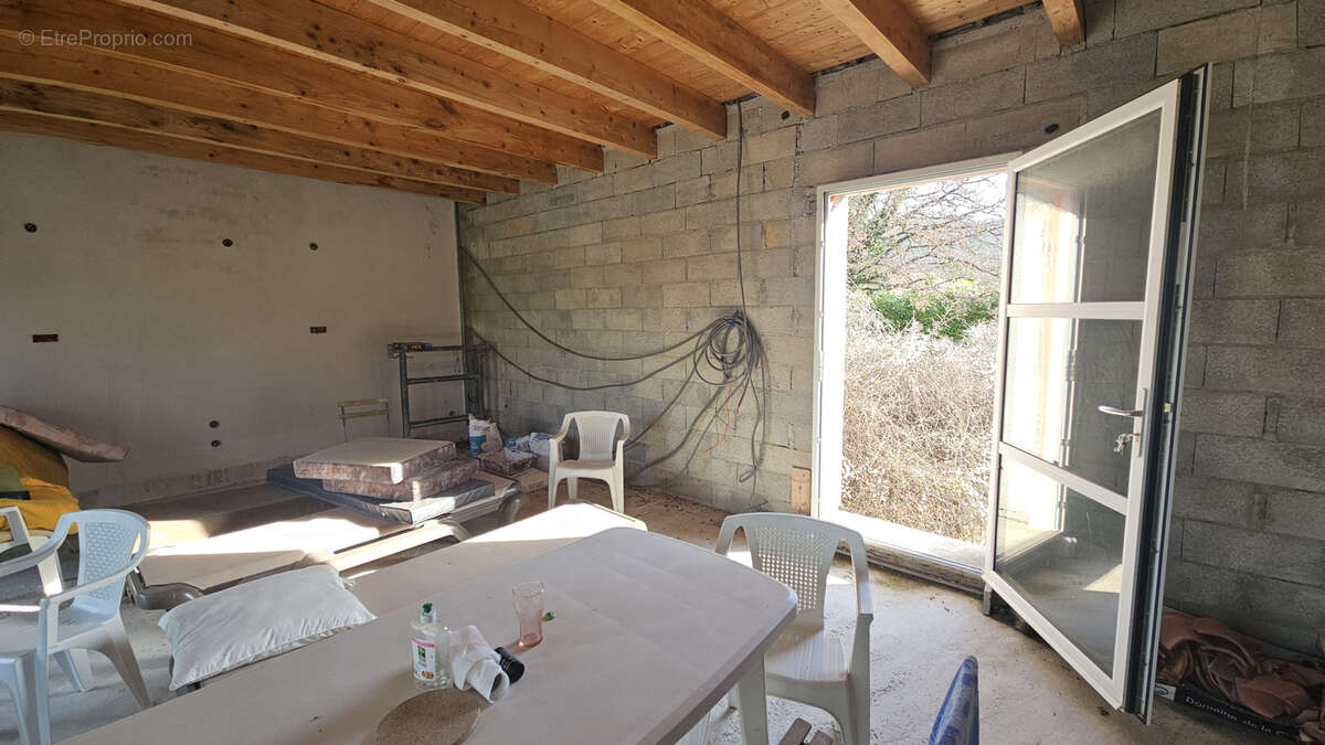 Maison à SAINT-CEZAIRE-SUR-SIAGNE