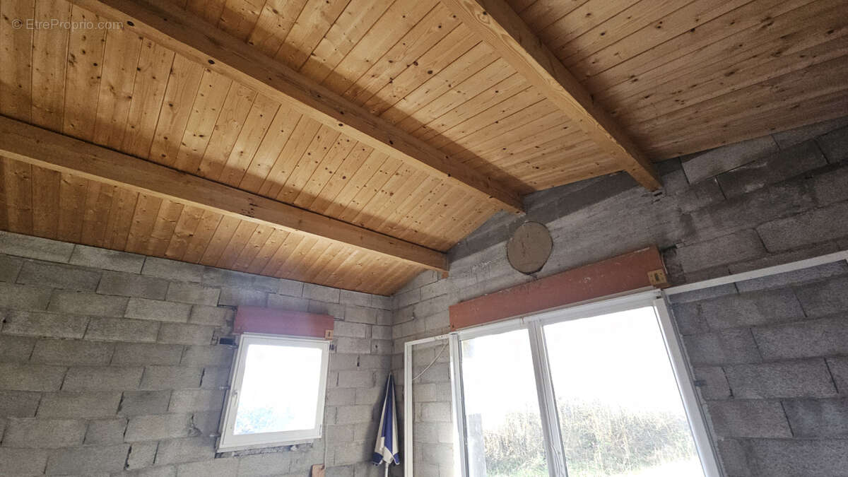 Maison à SAINT-CEZAIRE-SUR-SIAGNE