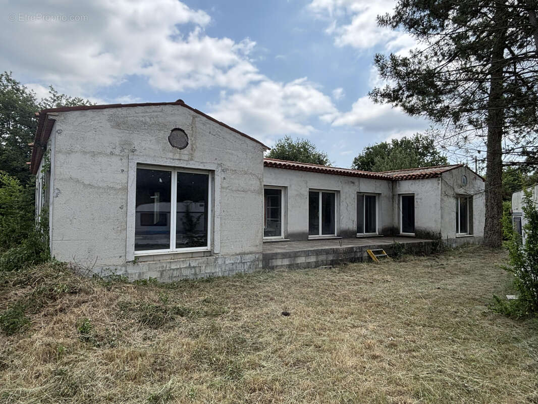 Maison à SAINT-CEZAIRE-SUR-SIAGNE