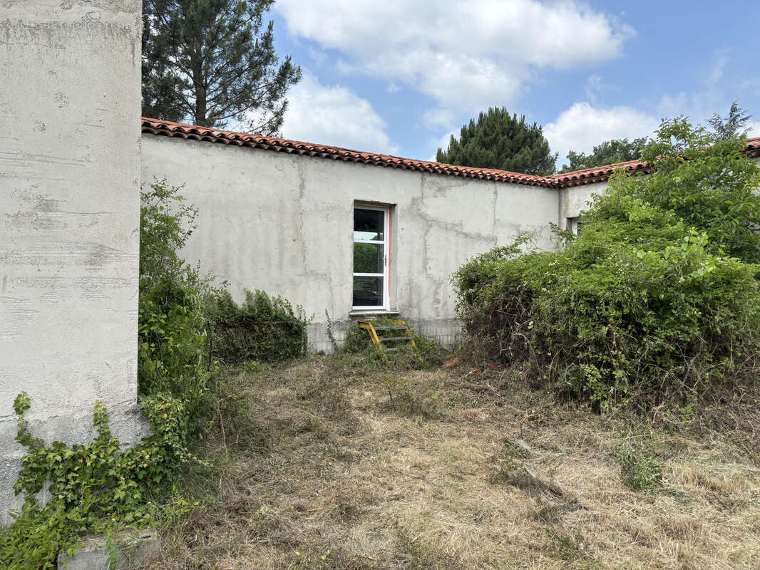 Maison à SAINT-CEZAIRE-SUR-SIAGNE