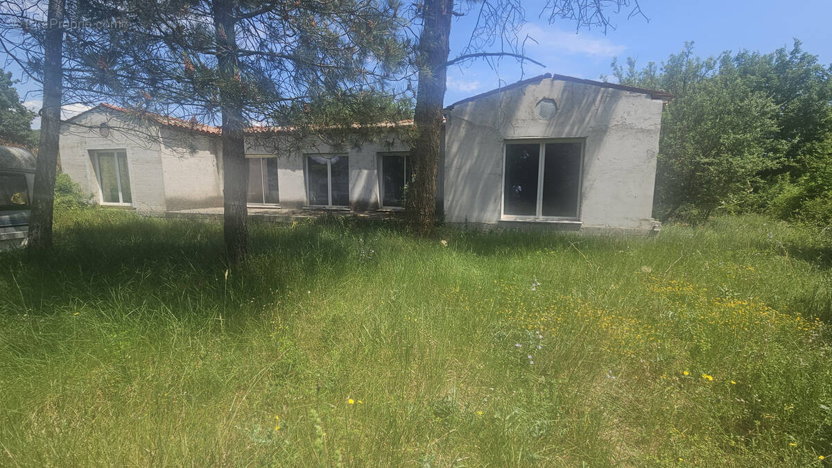 Maison à SAINT-CEZAIRE-SUR-SIAGNE