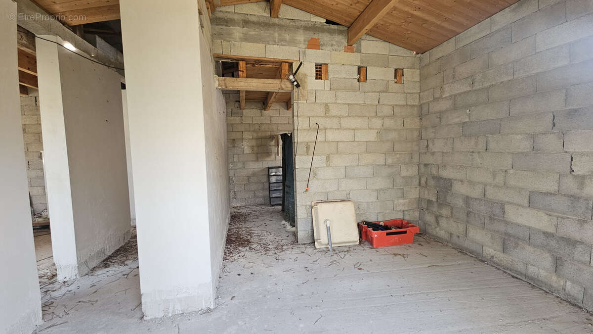 Maison à SAINT-CEZAIRE-SUR-SIAGNE