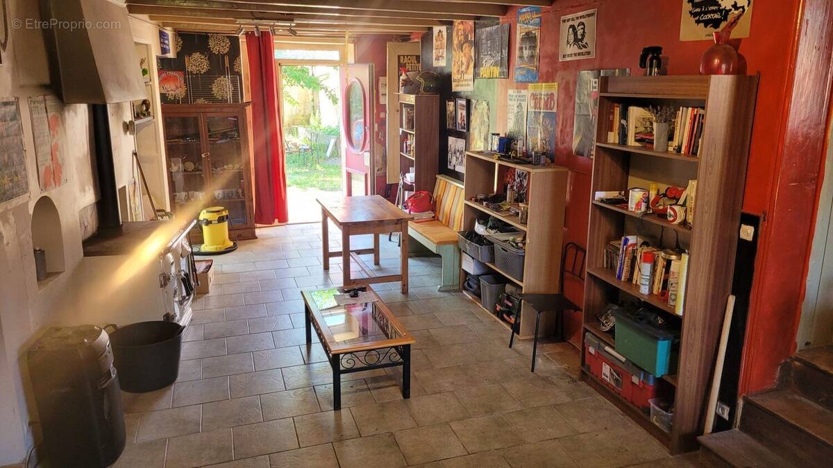 Pièce vie - Maison à SAINT-MANDE-SUR-BREDOIRE