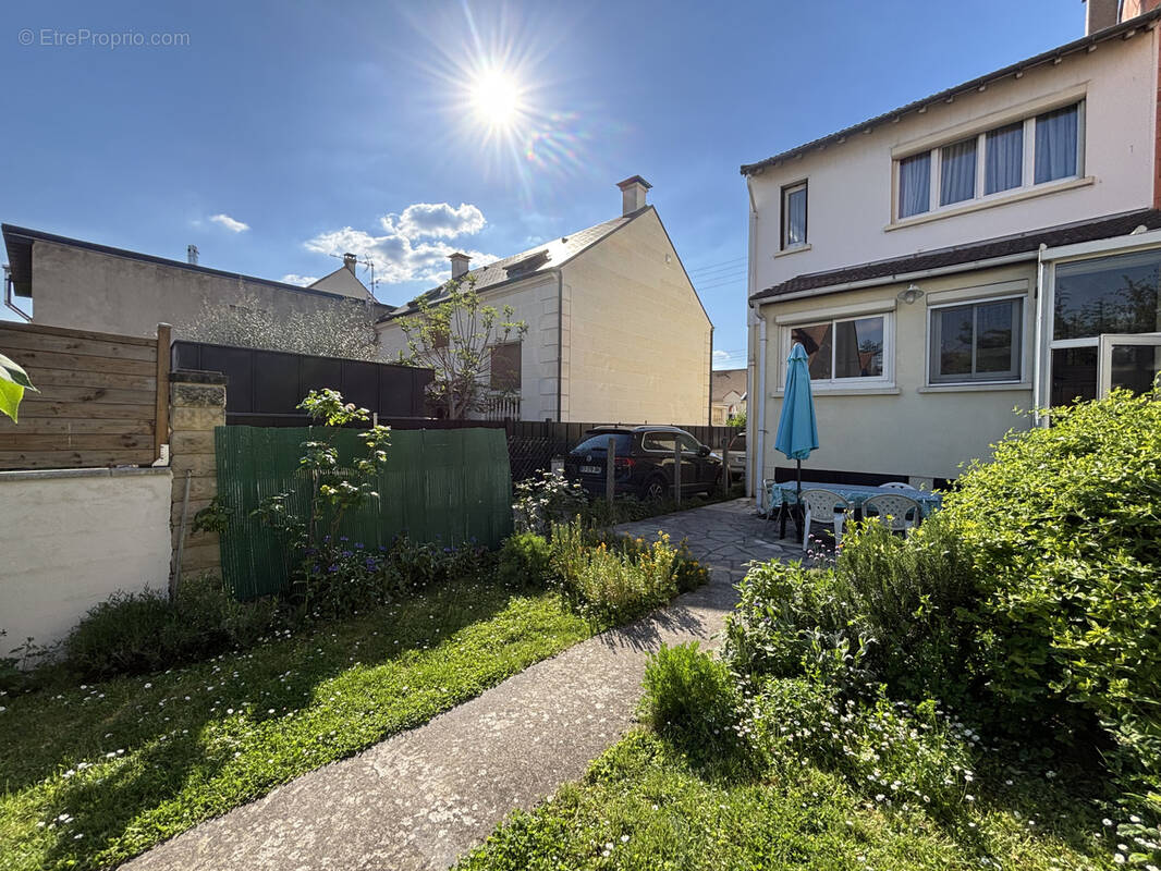 Maison à SARTROUVILLE